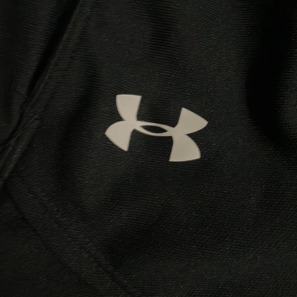 Black under armor shorts - Picture 6 of 6